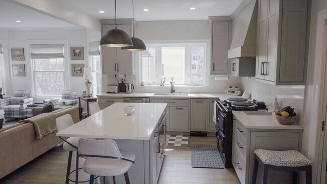 Building Photo - 15 Waban St