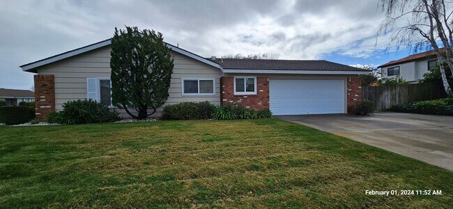 Building Photo - Beautiful Foxenwoods Single Story Home on ...