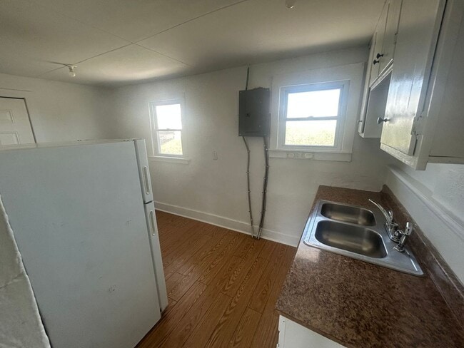 Building Photo - 218 Segur Ave