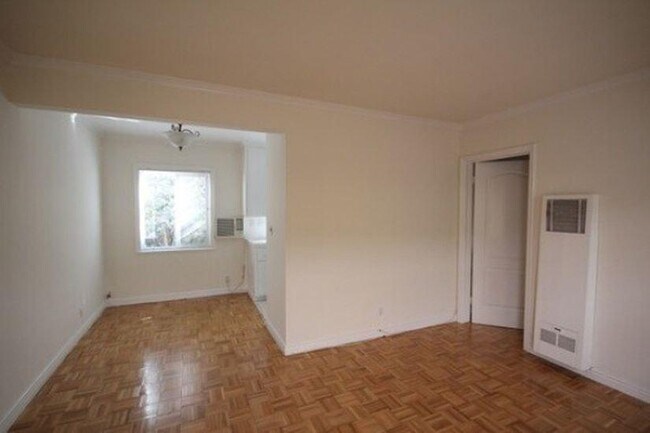 Living Room - 140 N Wilson Ave