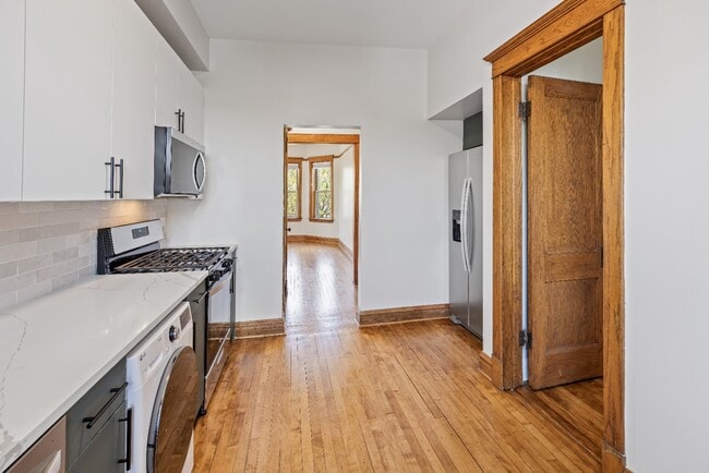 Photo - Renovated 2 bed in Logan Square - Now Leasing! Apartment