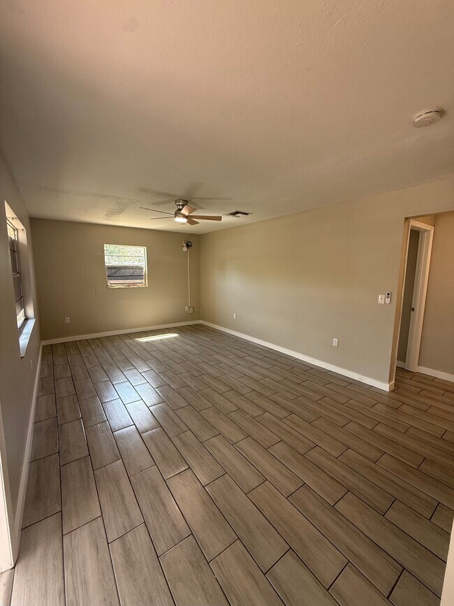 Building Photo - 9251 Adler St