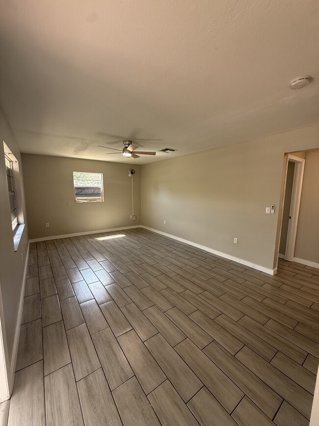 Foto del edificio - 9251 Adler St