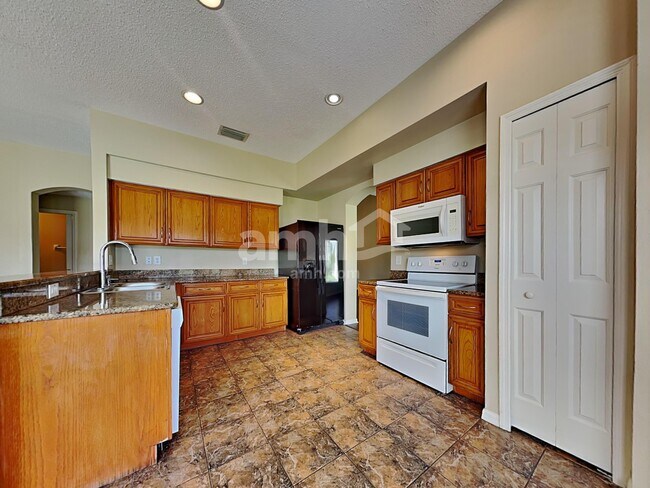 Foto del edificio - 12613 Longcrest Dr