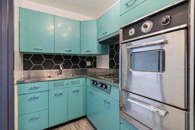 Foto del edificio - 2401 H St NW
