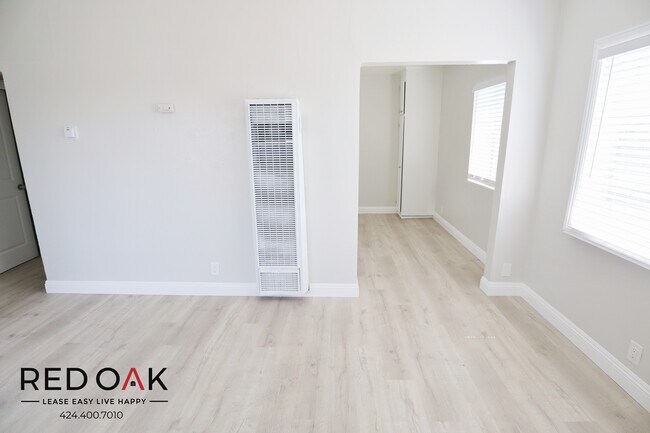Foto del edificio - 703 W 79th St