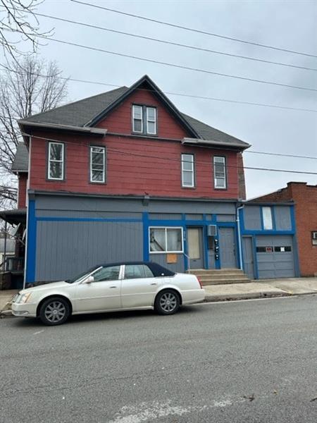 Primary Photo - 212 Thompson St
