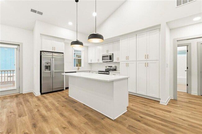 Foto del edificio - 129 Hilltop Dr SW