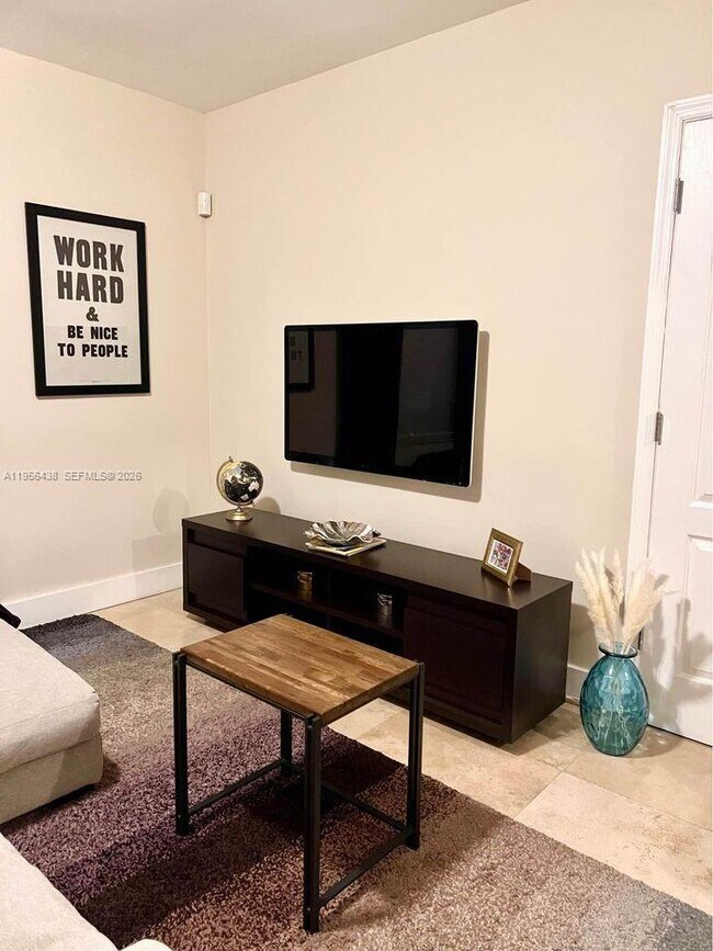 Foto del edificio - 544 NE 62nd St