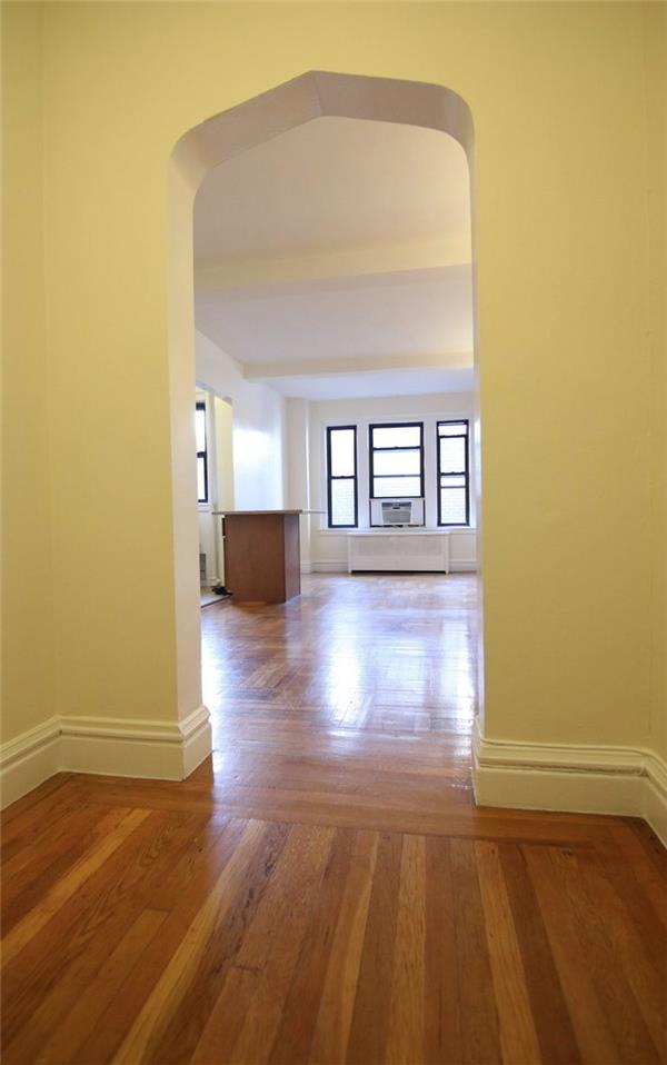 Building Photo - 127 W 96th St