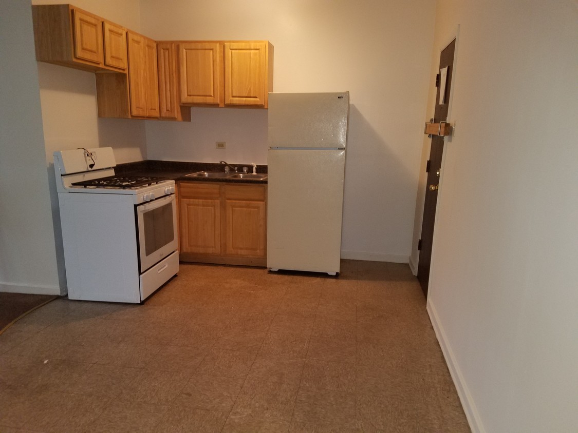 Primary Photo - 1376 W 79th St