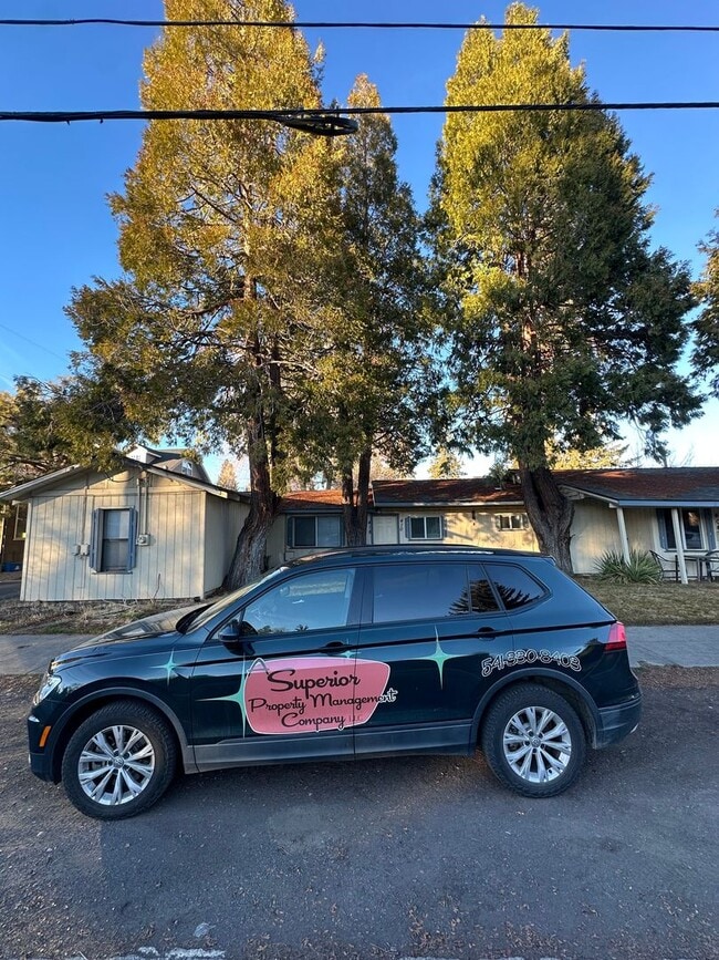 Building Photo - Newport Ave Triplex - 00404-NEWP-00