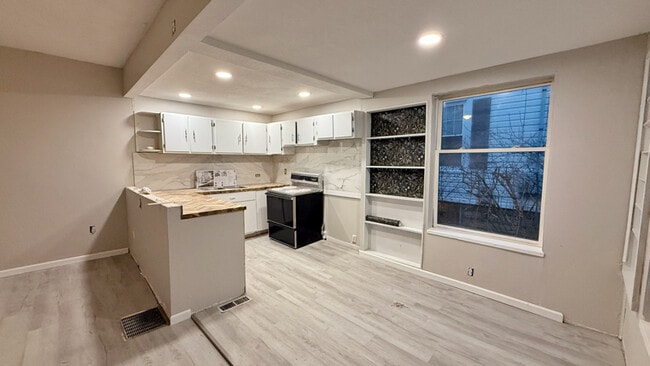 Foto del edificio - 235 E Main St