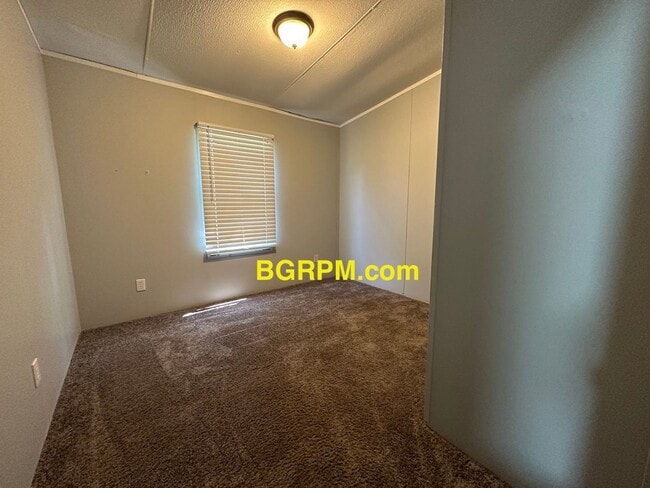 Building Photo - 312 E Valentine Rd