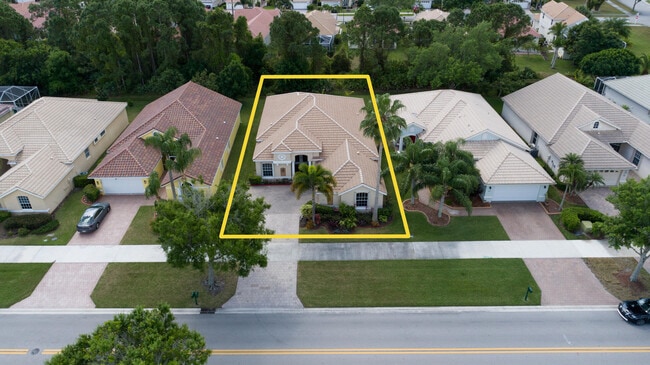 Building Photo - 665 SW Lake Charles Cir