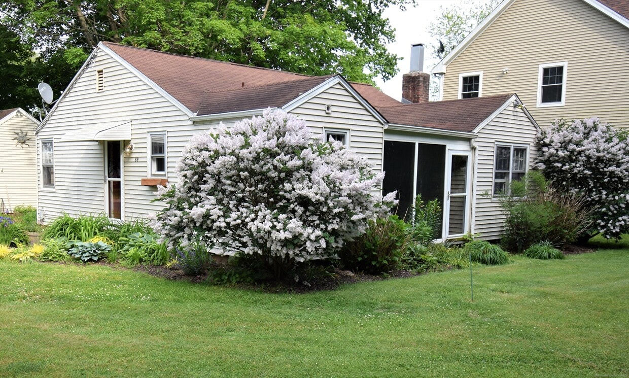 Primary Photo - 89 Twin Coves Rd