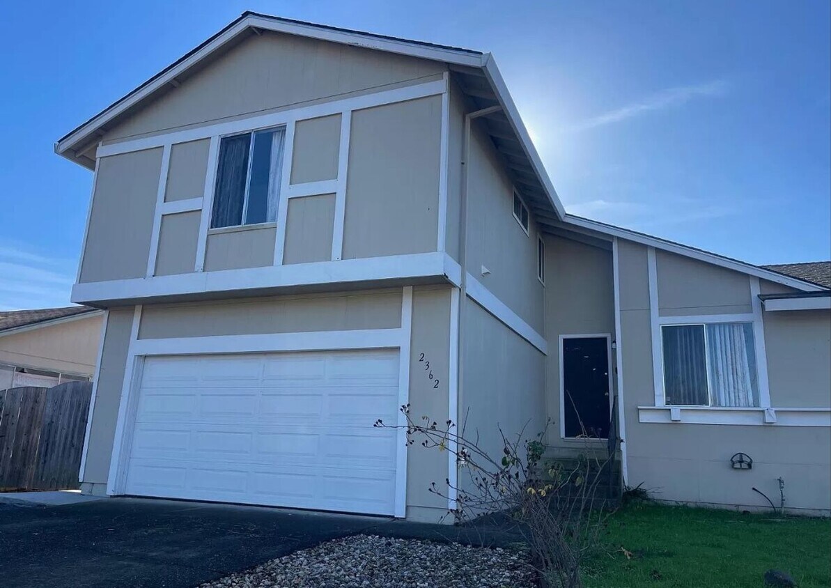 Primary Photo - Spacious 5 Bed/4 Bath~