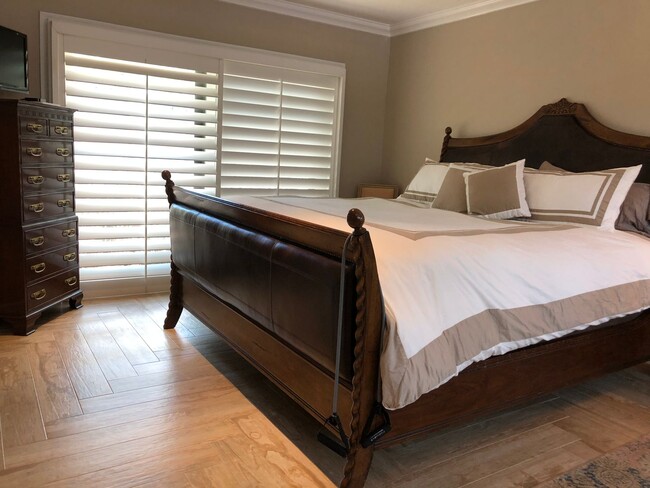 Foto del edificio - Beautifully updated 2 bedroom 2.5 bath tow...