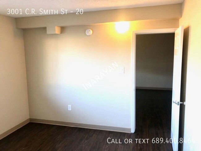 Building Photo - Available  Now! 2/1 apartment- Completely ...