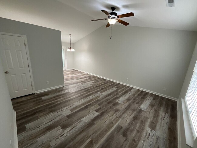 Building Photo - 3020 Quail Oak Dr