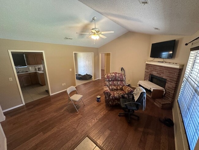 Building Photo - Beautiful 3 Bed, 2 Bath Home in Springdale! Available 8/1