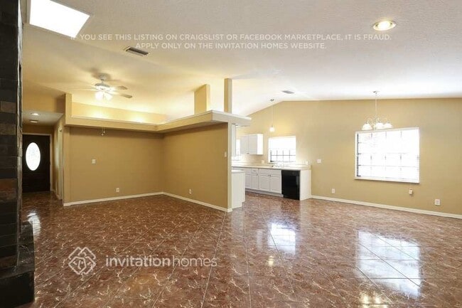 Foto del edificio - 327 80th Ave NE