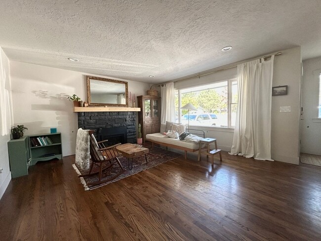 Building Photo - 4 bedroom home in the North End neighborho...