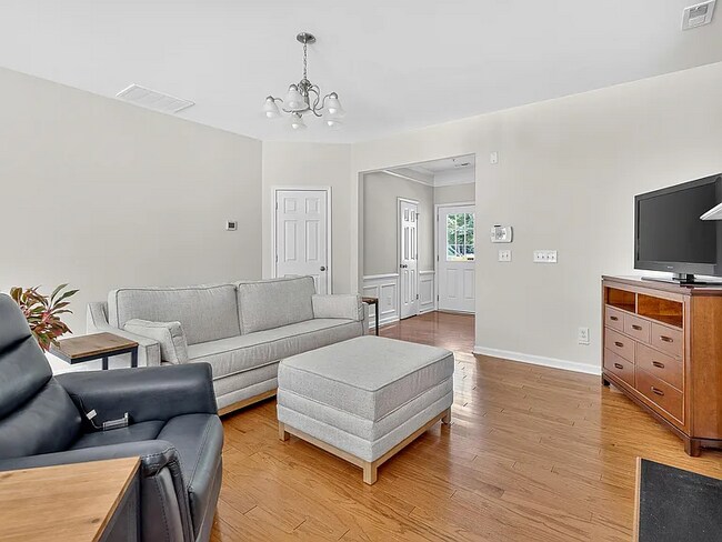 Foto del edificio - 7130 Racine Way