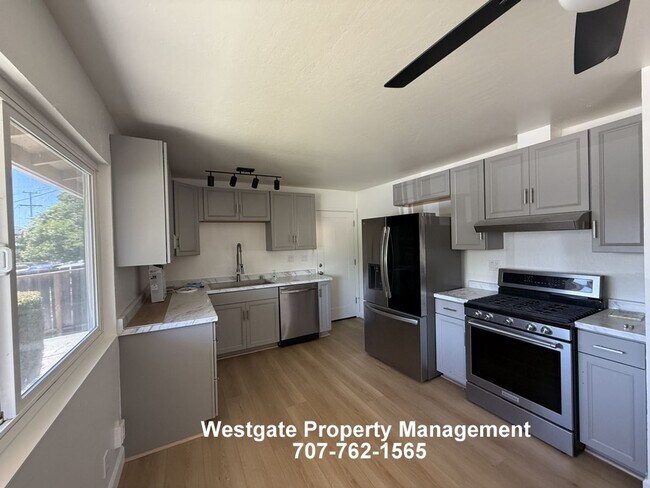 Foto del edificio - 1340 Ramona Ln