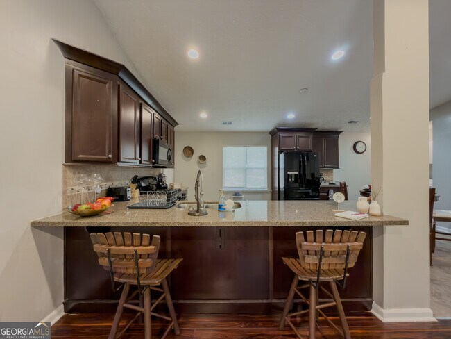 Foto del edificio - 580 Pineland Cir