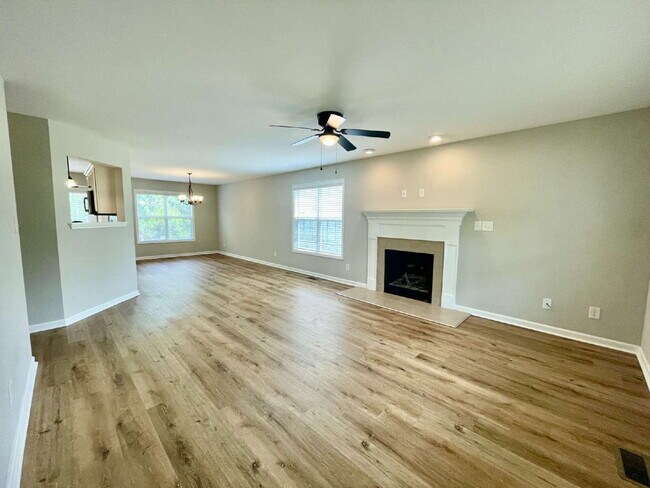 Foto del edificio - 3-Bed, 2 And A Half Bath Haven With Bonus ...