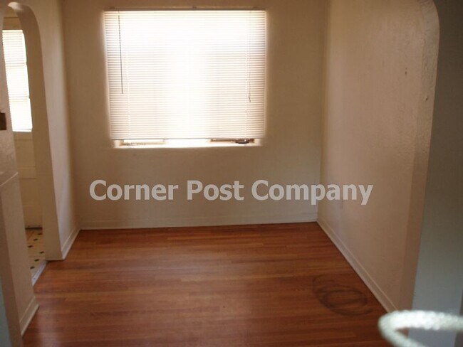 Foto del edificio - 210 Montclaire Dr SE