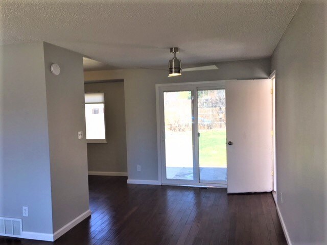 Building Photo - Completely Remodeled Home in Vista Grande