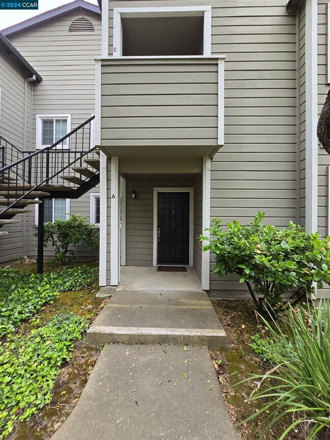 Foto del edificio - 640 Canyon Oaks Dr