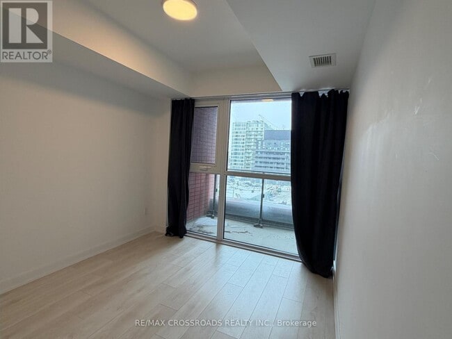 Building Photo - 8 Tippett Rd