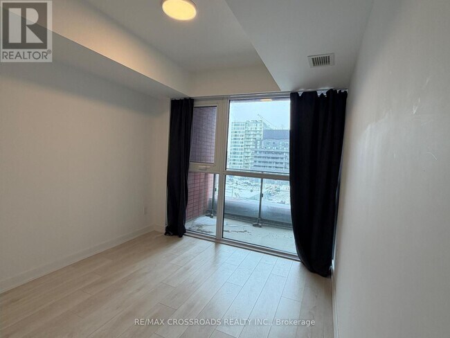 Photo du bâtiment - 8 Tippett Rd