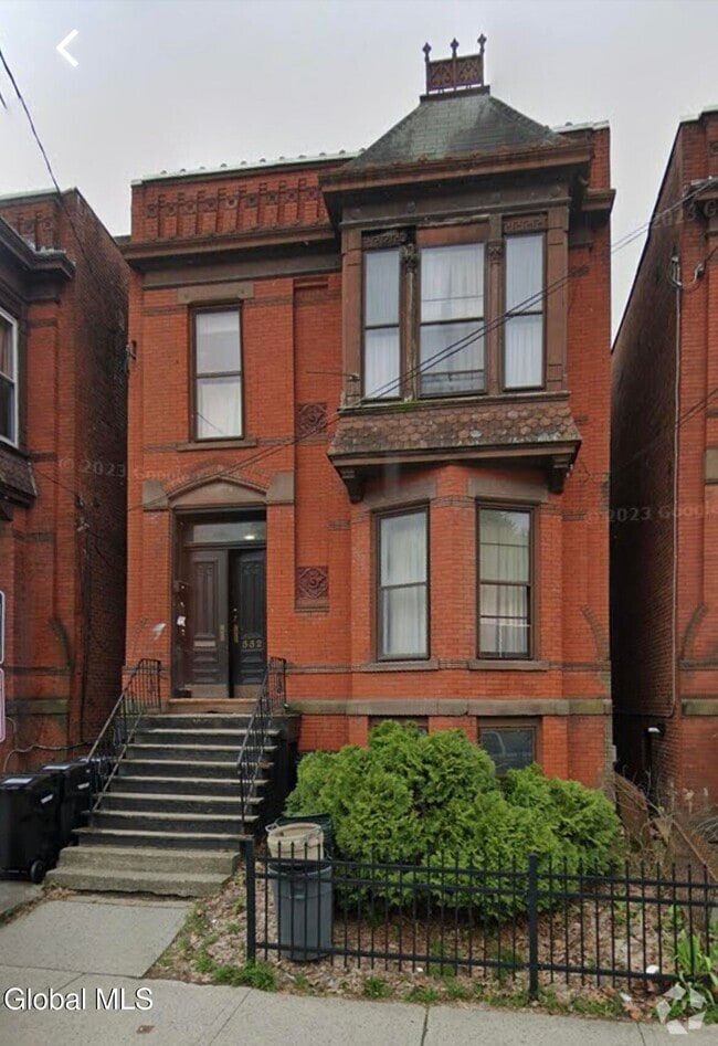 Building Photo - 552 Congress St