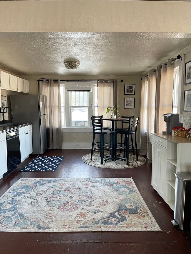 Photo - 134 S Main St (Stillwater, OK) Apartment