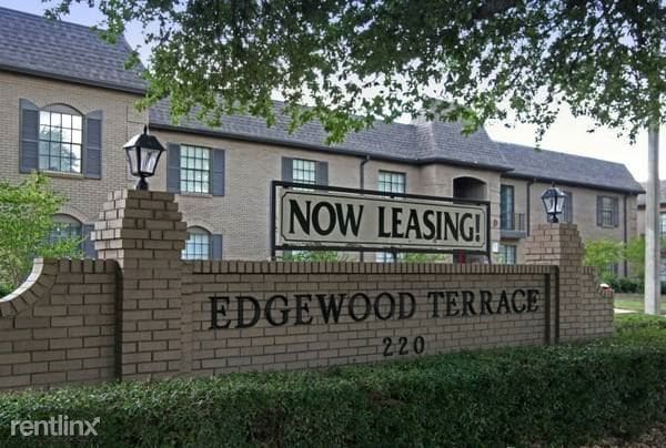 Primary Photo - 220 Edgewood Terrace Dr