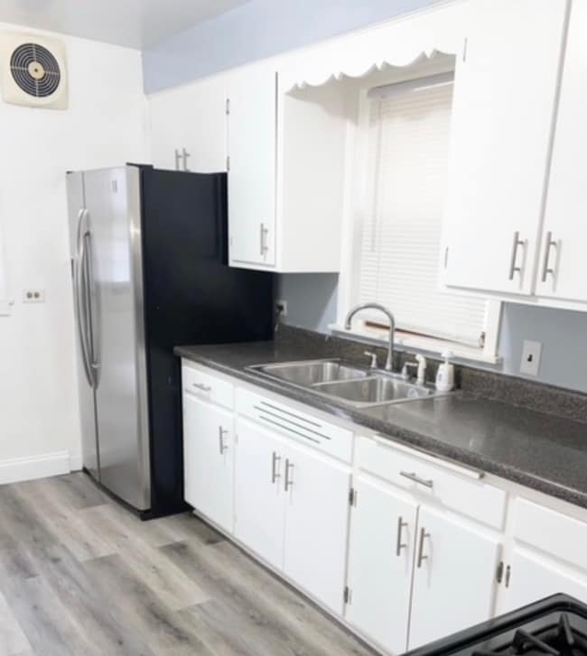 Foto del edificio - 10324 S Vernon Ave