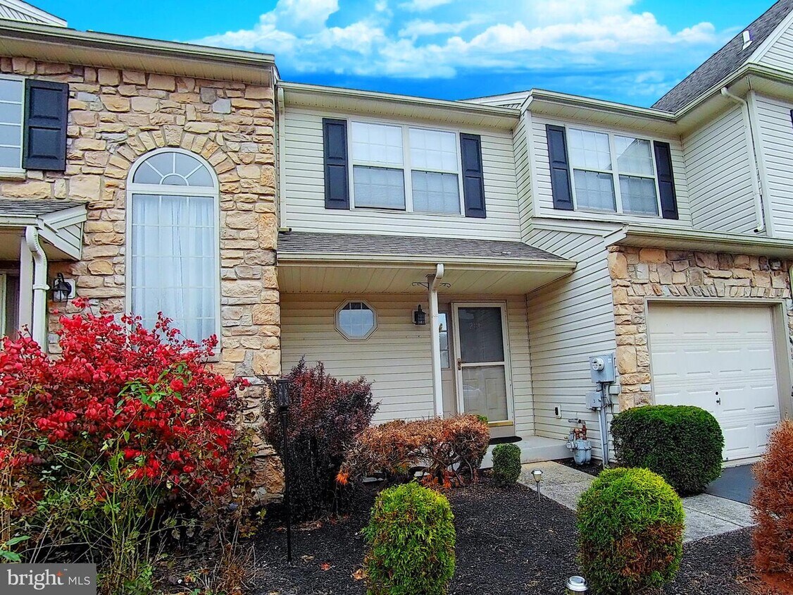 2007 Royal Ct, Royersford, PA 19468 Townhouse for Rent in Royersford