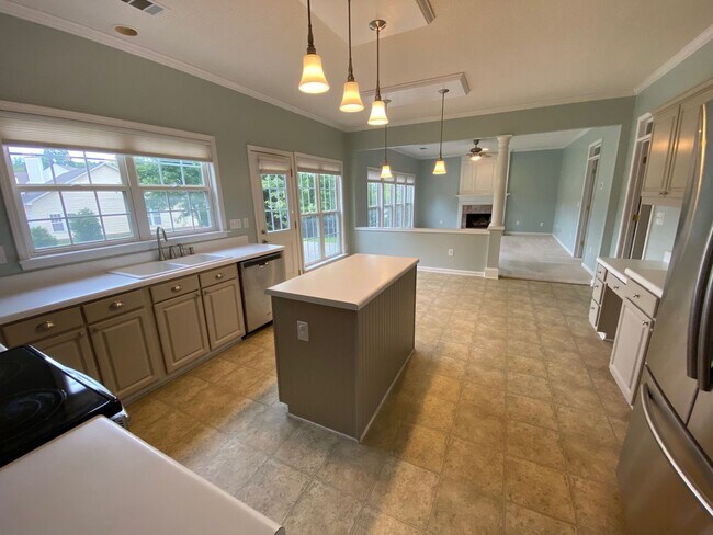 Building Photo - Simpsonville