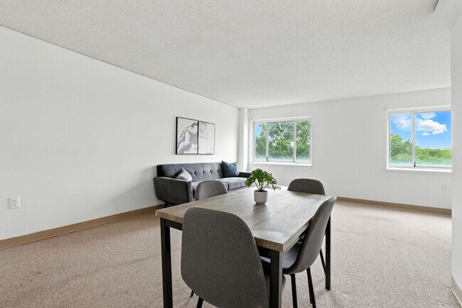 Building Photo - 1711 Bellevue Ave