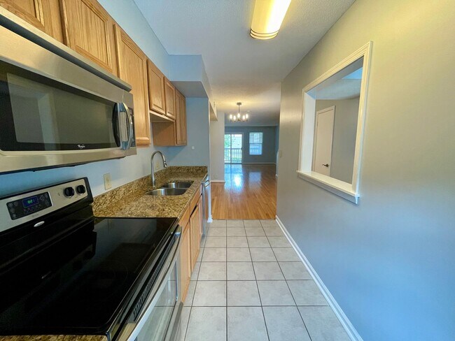 Building Photo - Beautiful 2 Bed/2.5 Bath Townhome in Kensi...