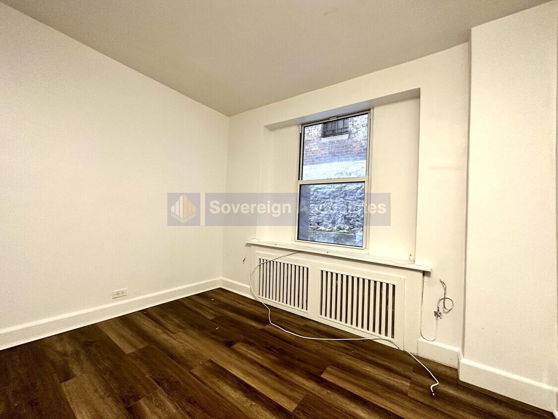 Primary Photo - 4300 Broadway