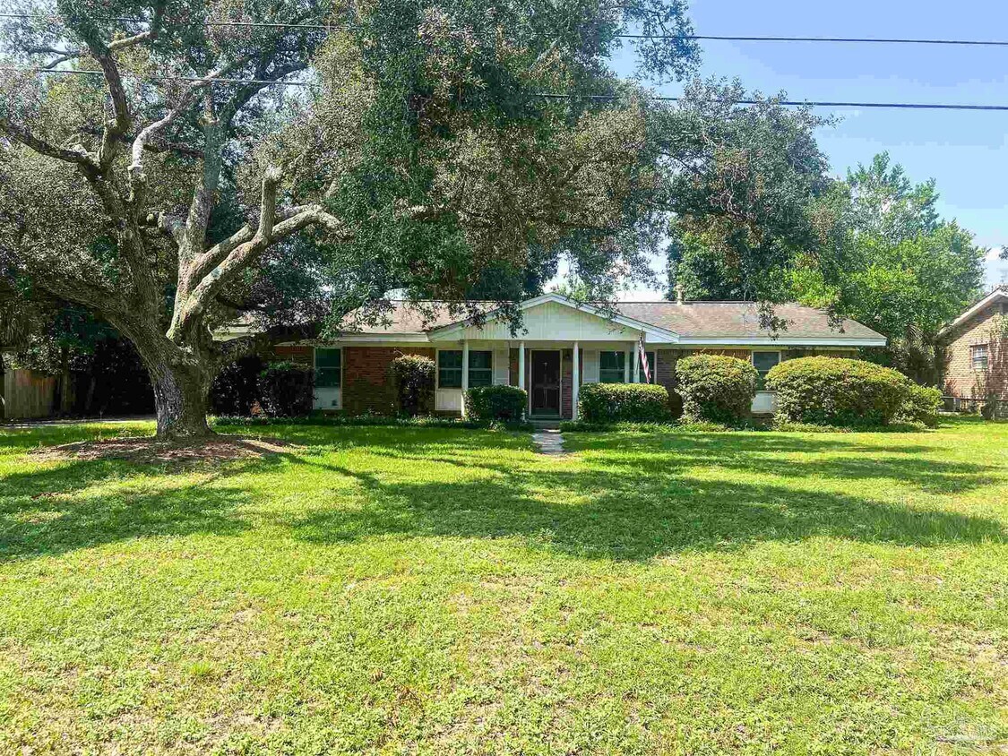 Primary Photo - 2115 Summit Blvd