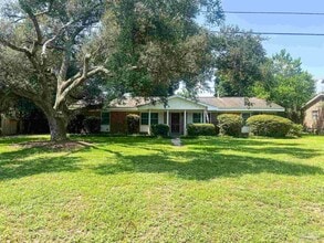 Building Photo - 2115 Summit Blvd