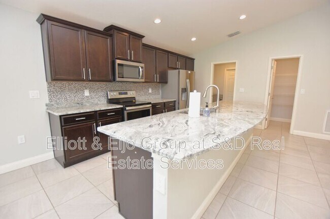 Building Photo - 154 Eloise Oaks Dr