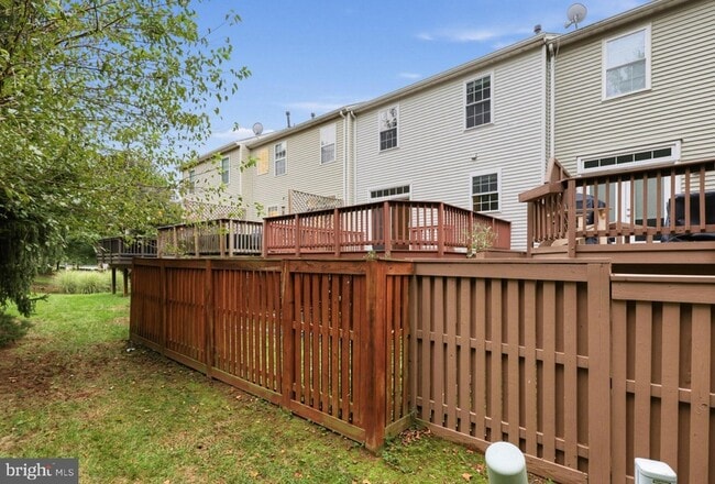Building Photo - 21588 Bankbarn Terrace