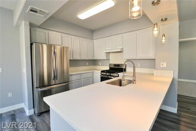 Building Photo - 9901 Trailwood Dr
